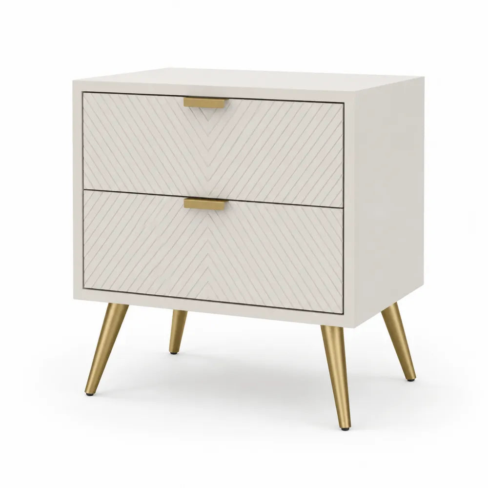 table de chevet 2 tiroirs 50 cm x 40 cm x 55 cm MDF blanc cassé façade chevron poignées dorées pieds métal finition dorée